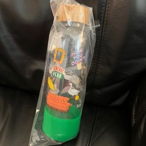 Sally Hansen friends Central perk TV show water bottle Limited edition NEW